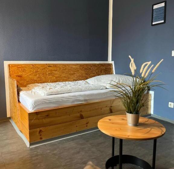 Blue Doors Hostel Ktv