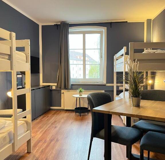 Blue Doors Hostel Ktv