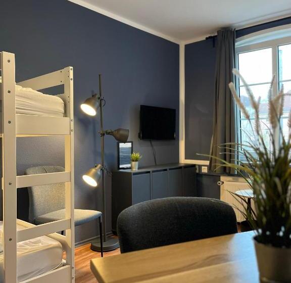 Blue Doors Hostel Ktv