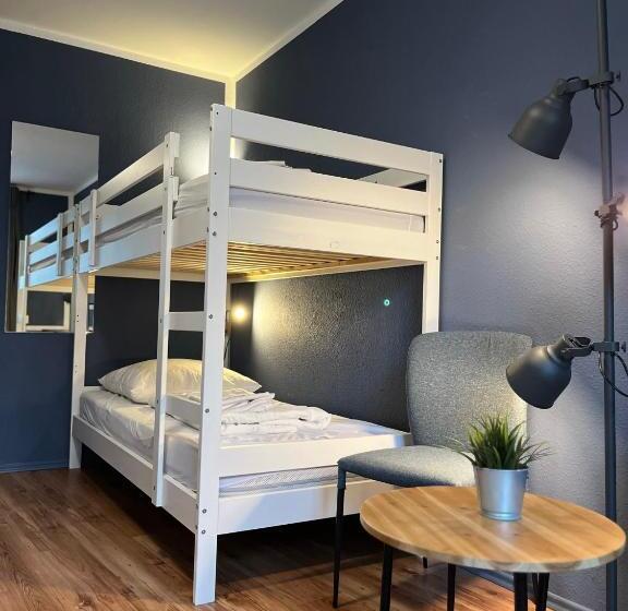 Blue Doors Hostel Ktv