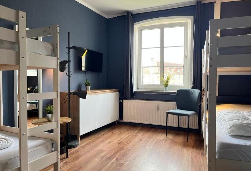 Blue Doors Hostel Ktv