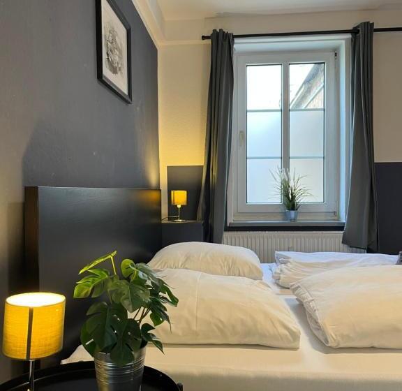 Blue Doors Hostel Ktv