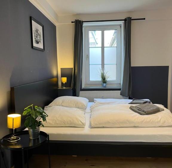 Blue Doors Hostel Ktv