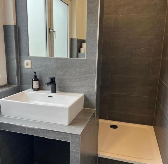 Blue Doors Hostel Ktv