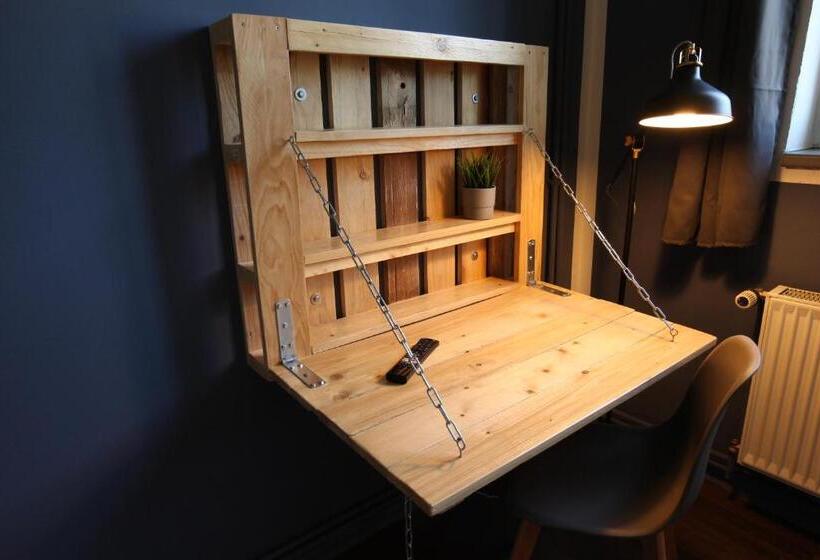 Blue Doors Hostel Ktv