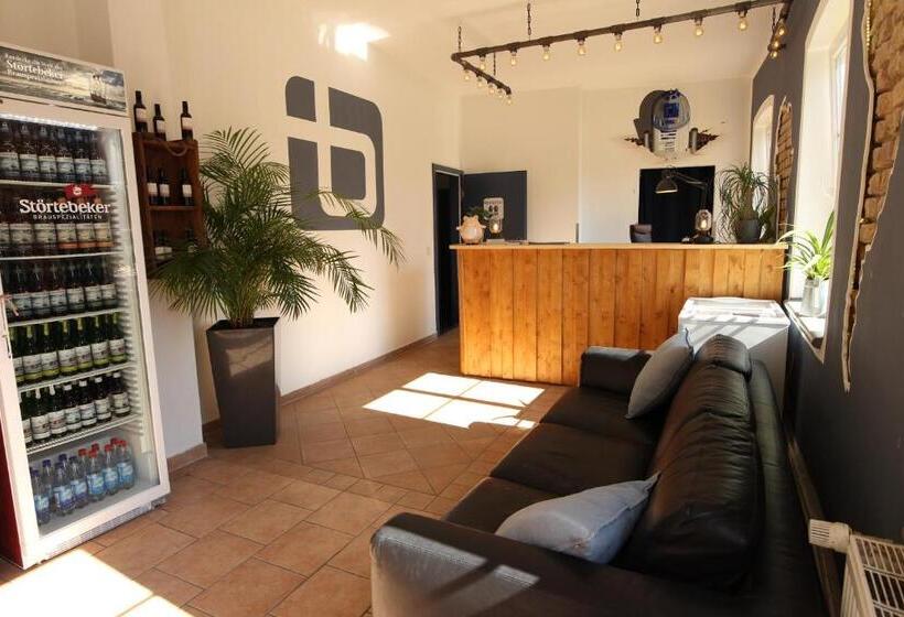 Blue Doors Hostel Ktv