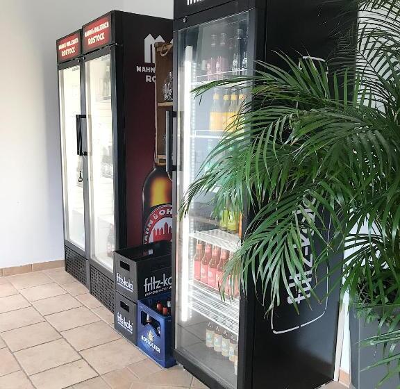 Blue Doors Hostel Ktv