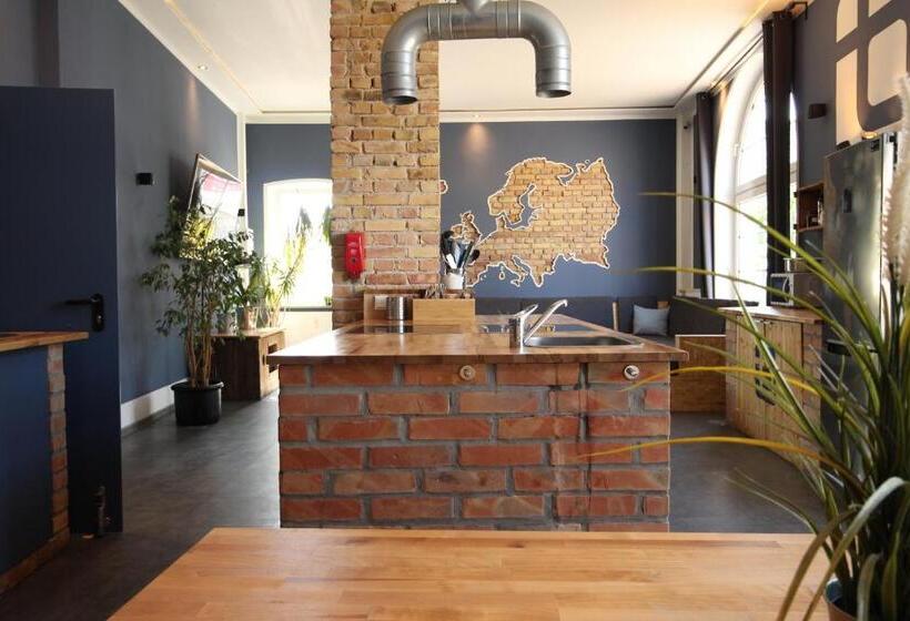 Blue Doors Hostel Ktv