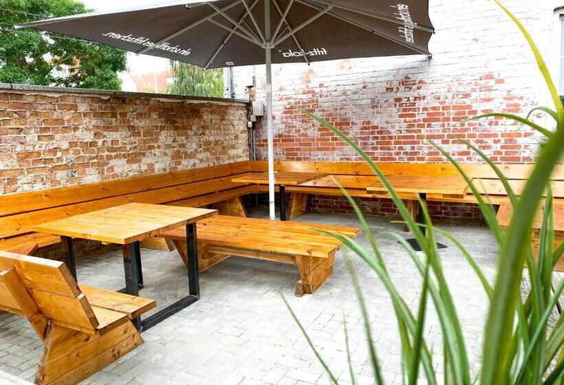 Blue Doors Hostel Ktv