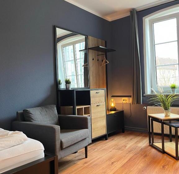 Blue Doors Hostel Ktv