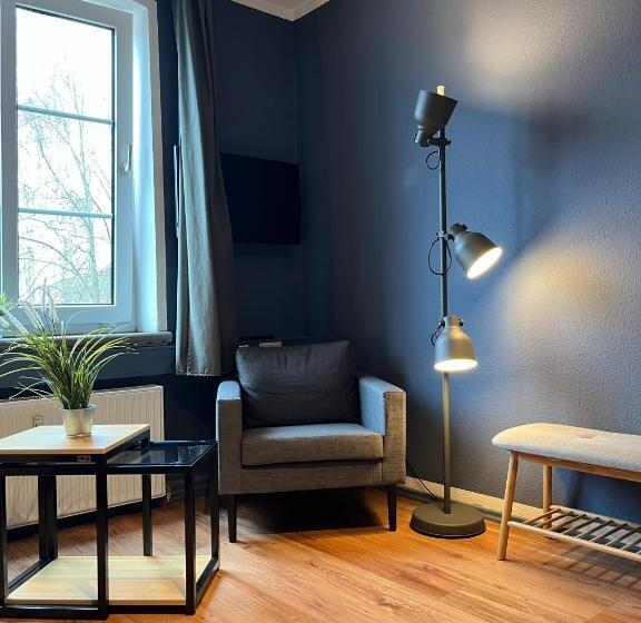 Blue Doors Hostel Ktv