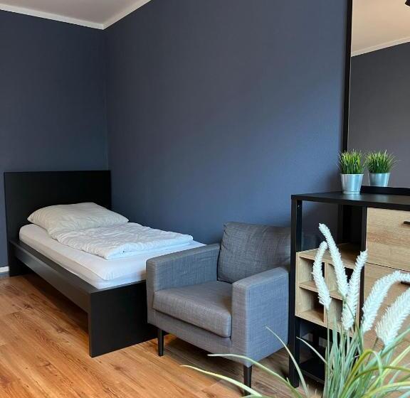 Blue Doors Hostel Ktv