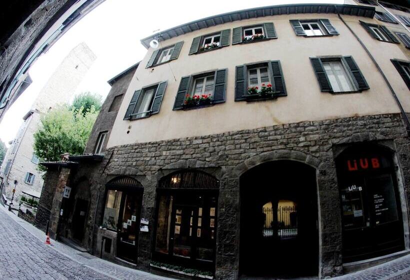 Casa Mario Lupo Apartments And Rooms