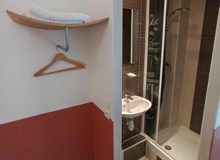 Caulaincourt Montmartre By Hiphophostels