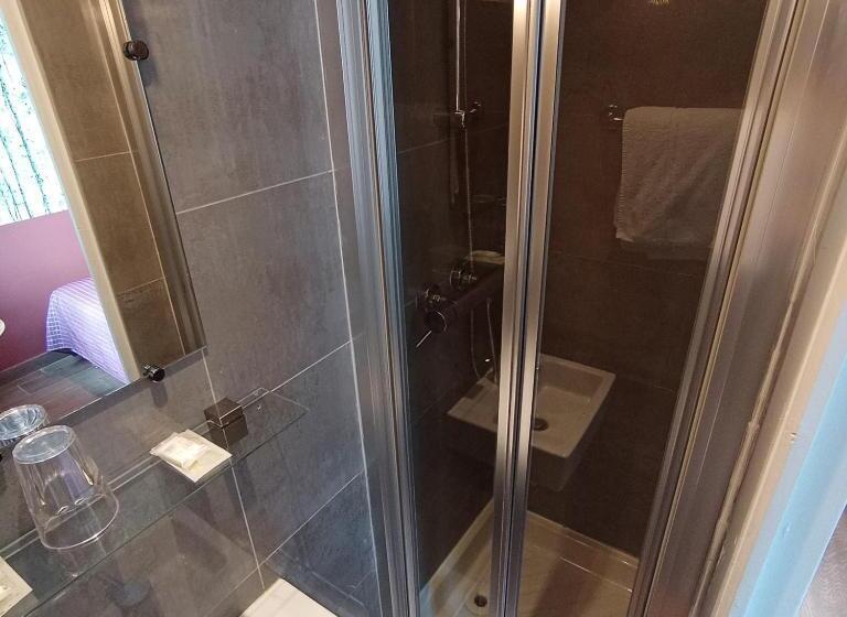 Caulaincourt Montmartre By Hiphophostels