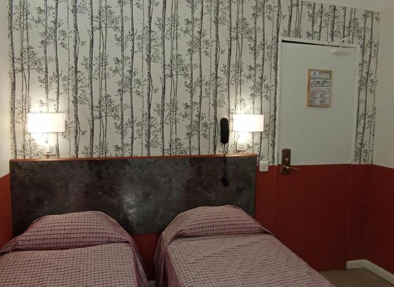 Caulaincourt Montmartre By Hiphophostels