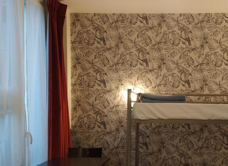 Caulaincourt Montmartre By Hiphophostels