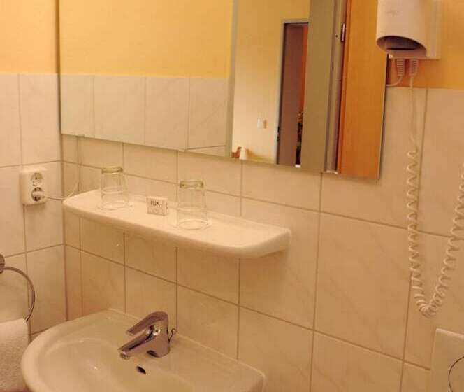 Djh Jugendherberge Augsburg   Hostel