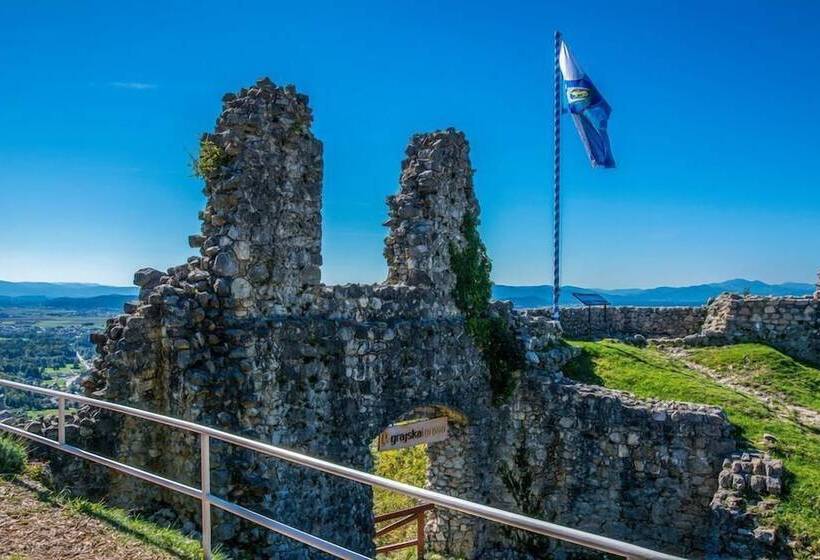 مسافرخانه B&b Pod Skalo