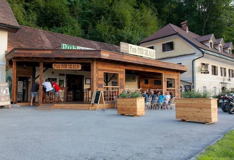 مسافرخانه B&b Pod Skalo