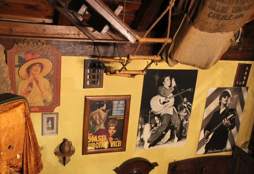 مسافرخانه B&b Pod Skalo