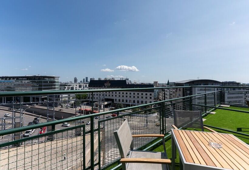 مسافرخانه Pension Petit