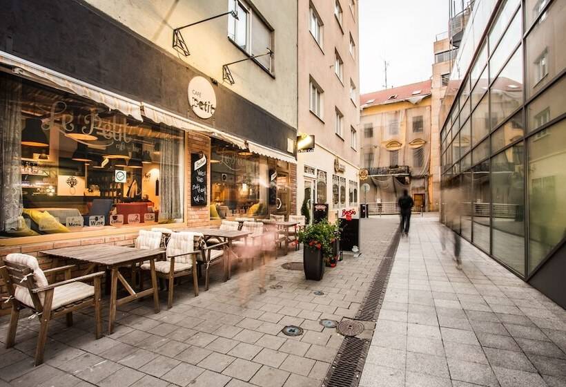 مسافرخانه Pension Petit