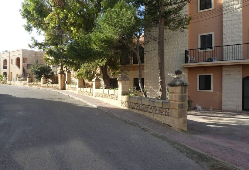 مسافرخانه San Antonio Guesthouse