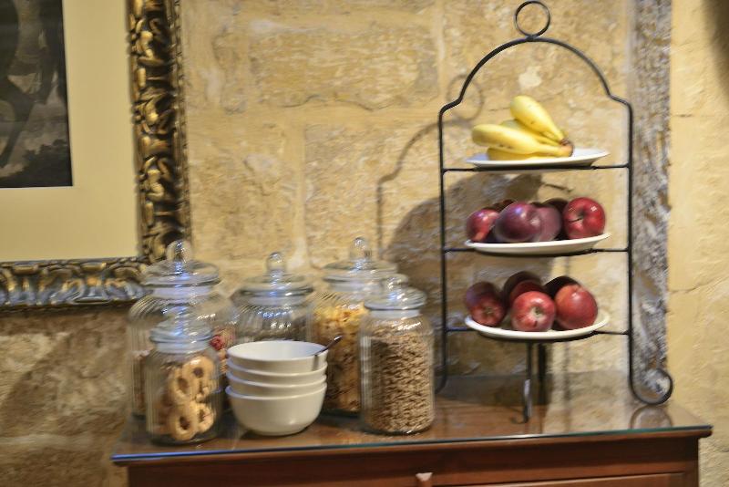 مسافرخانه The Burrow Guest House