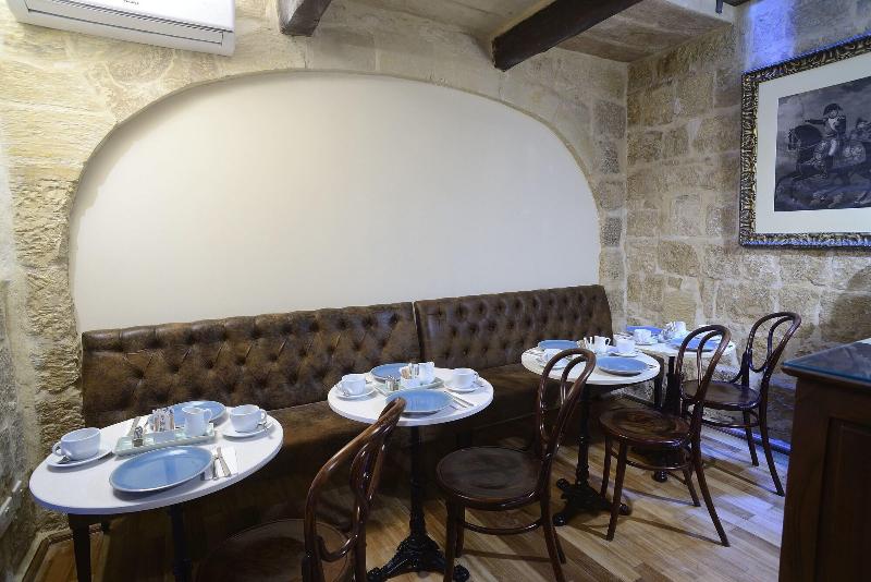 مسافرخانه The Burrow Guest House