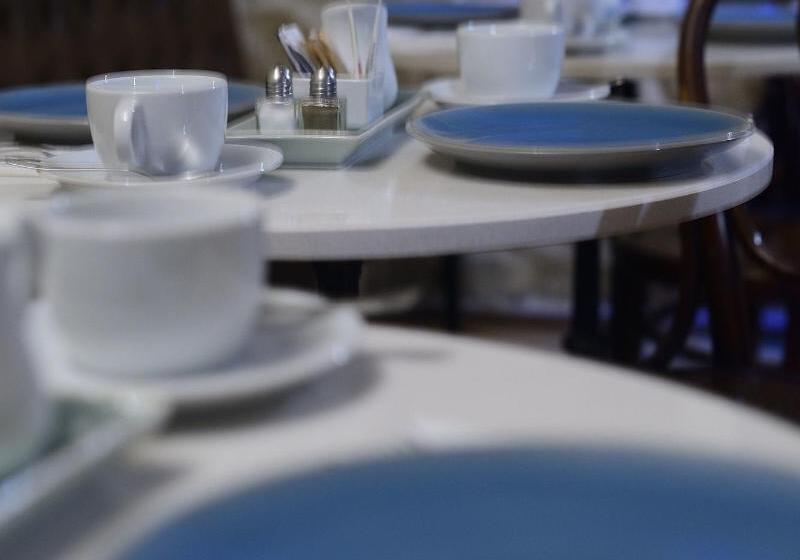 مسافرخانه The Burrow Guest House