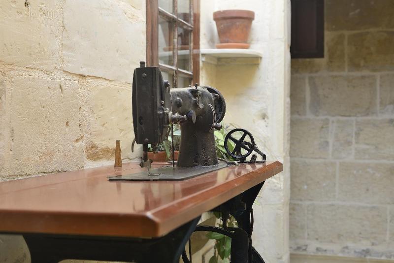 مسافرخانه The Burrow Guest House