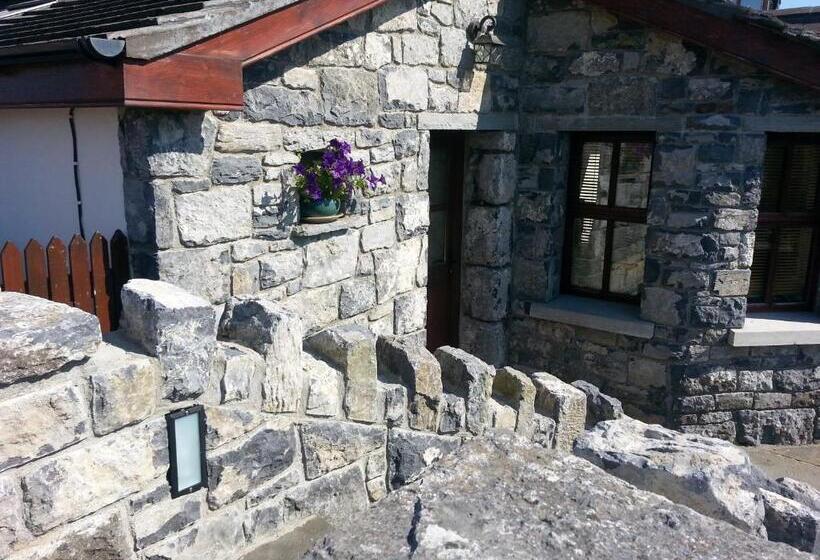 فندق Aille River Tourist Hostel And Camping Doolin