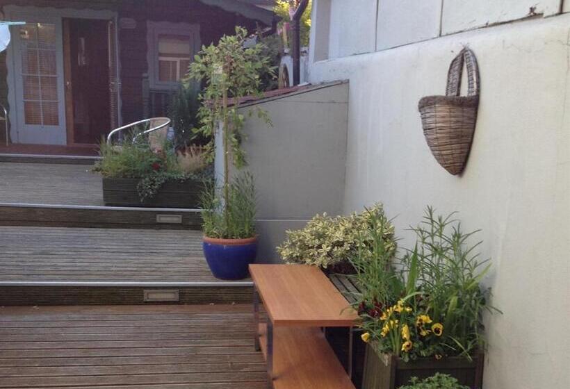 هتل Avoca House B&b