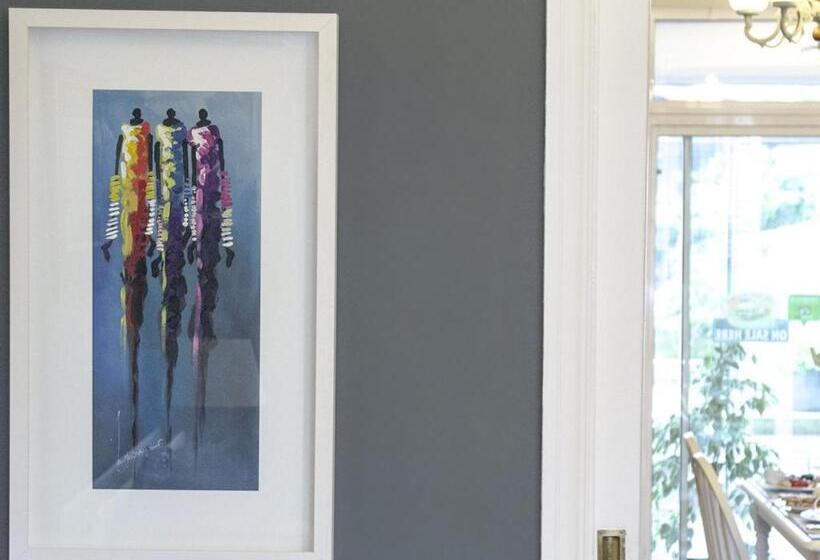 هتل Avoca House B&b