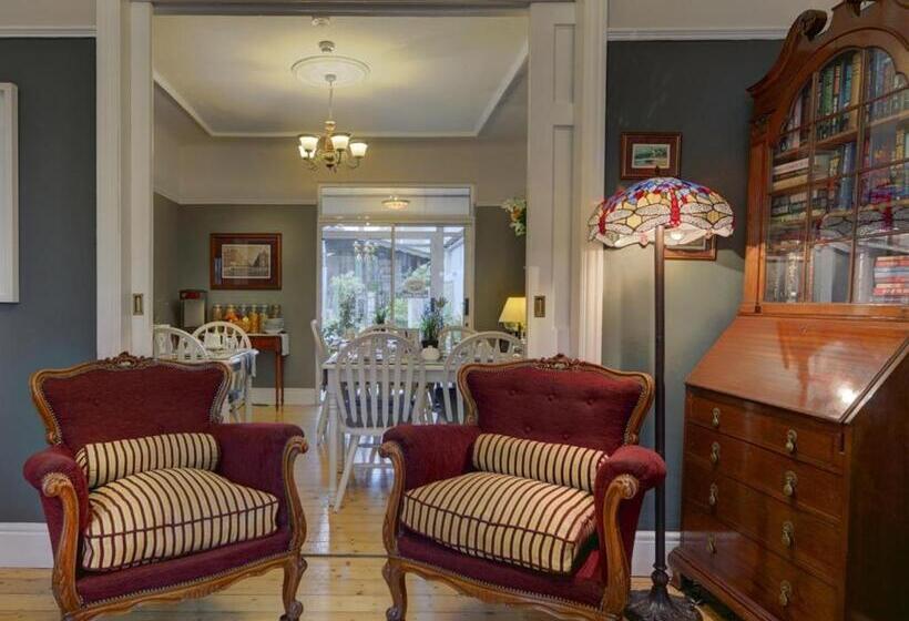 هتل Avoca House B&b