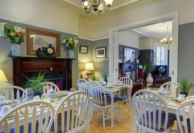 هتل Avoca House B&b