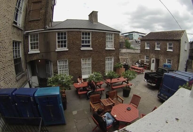 호텔 Backpackers Citi Hostel