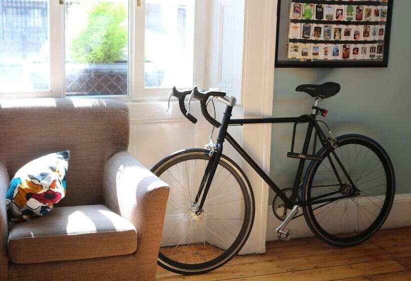 호텔 Backpackers Citi Hostel