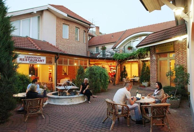 هتل Banderium
