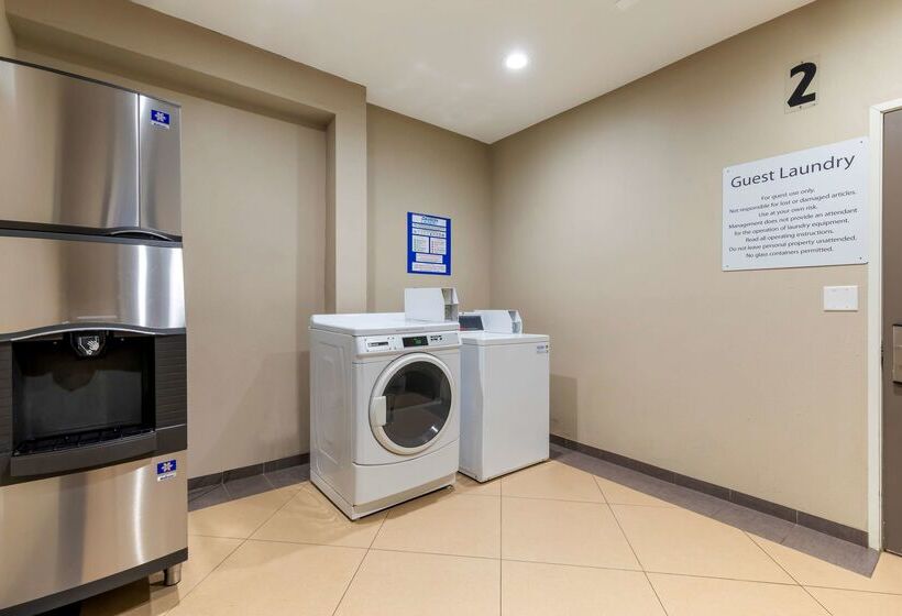 Отель Best Western Plus Wasco Inn & Suites