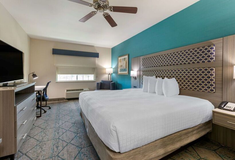 Отель Best Western Plus Wasco Inn & Suites