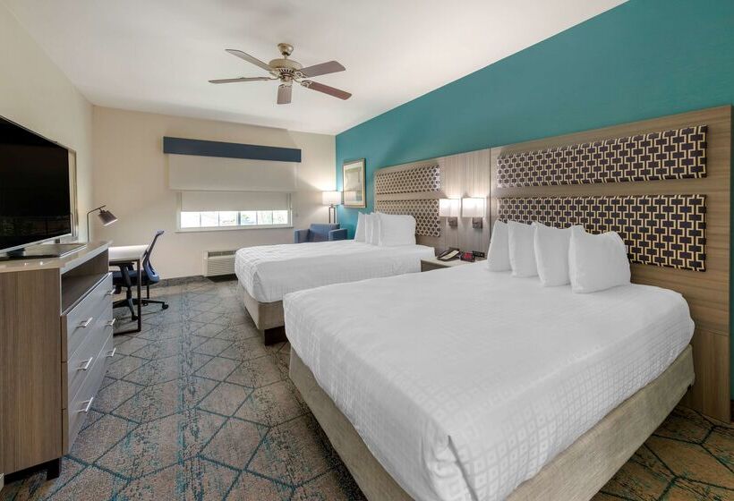 Отель Best Western Plus Wasco Inn & Suites