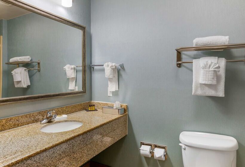 Отель Best Western Plus Wasco Inn & Suites