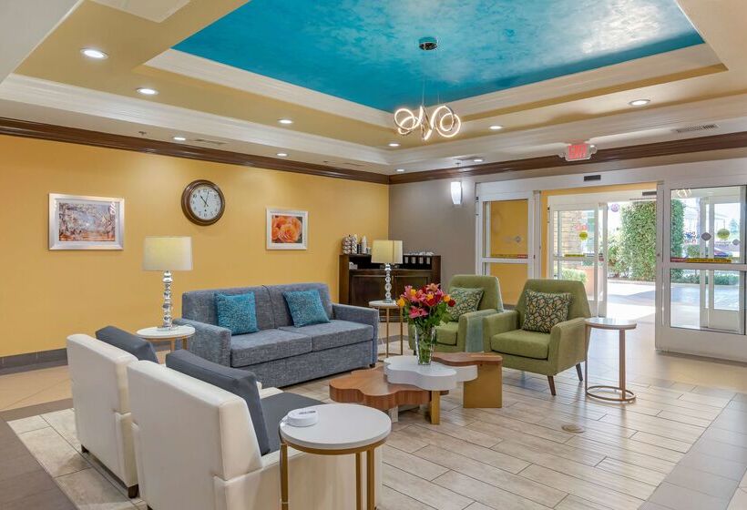 Отель Best Western Plus Wasco Inn & Suites