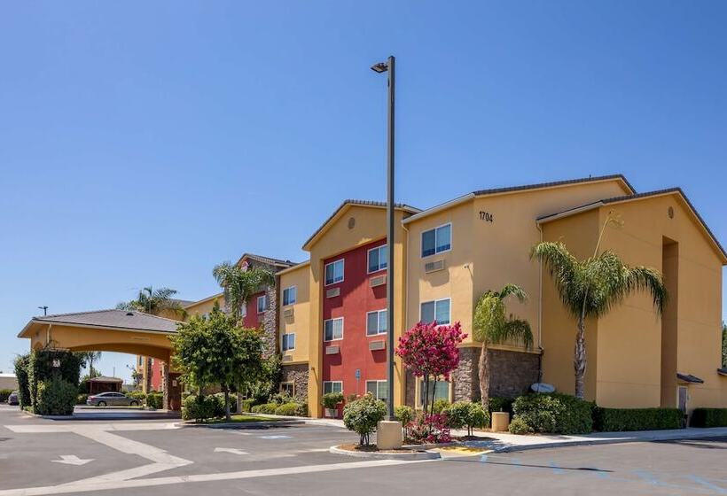 Отель Best Western Plus Wasco Inn & Suites
