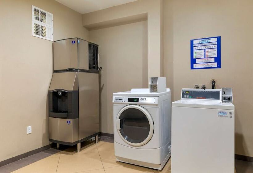 Отель Best Western Plus Wasco Inn & Suites