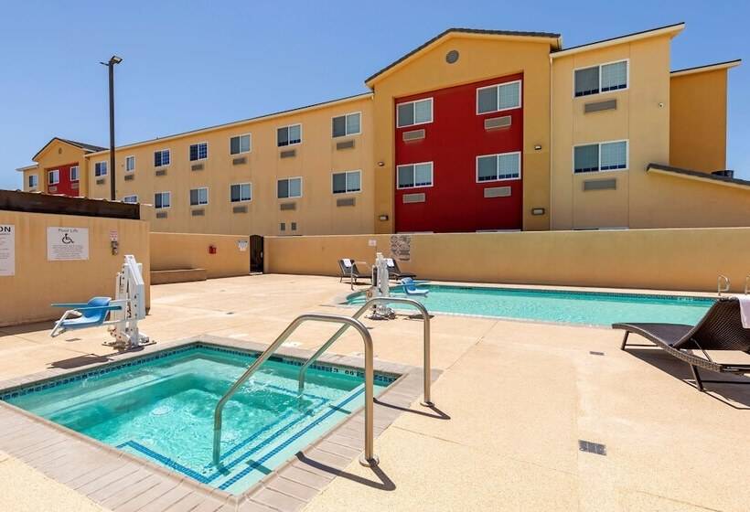 Отель Best Western Plus Wasco Inn & Suites