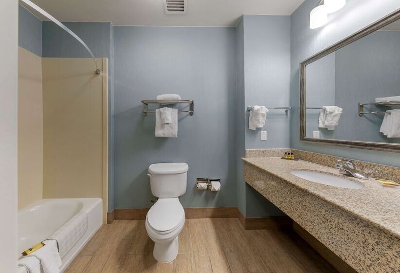 Отель Best Western Plus Wasco Inn & Suites