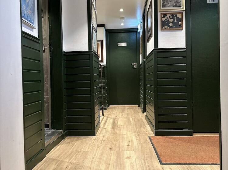 ホテル Den Röda Båten